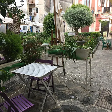 Locandanonnaiole Bed & Breakfast