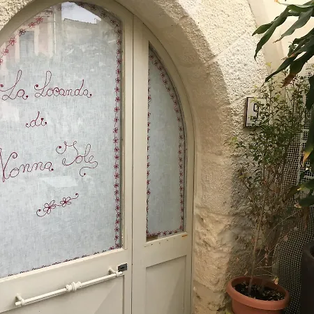 Locandanonnaiole Bed & Breakfast *