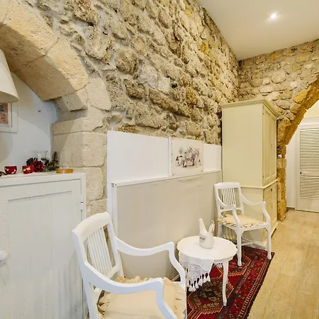 Locandanonnaiole Bed & Breakfast *